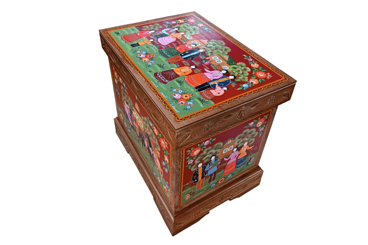 Сундук с контурной резьбой 4